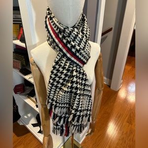 EUC Tommy Hilfiger houndstooth pattern large scarf UNISEX